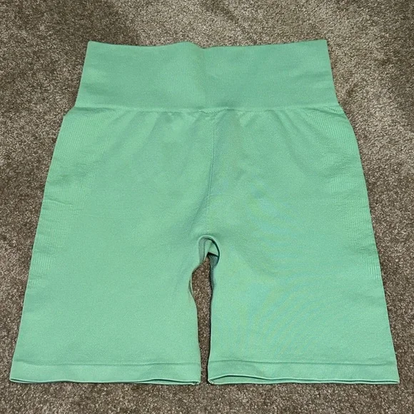 NWT WEWOREWHAT ACTIVEWEAR Seamless Biker Shorts Mint Green Size Small - Picture 4 of 5